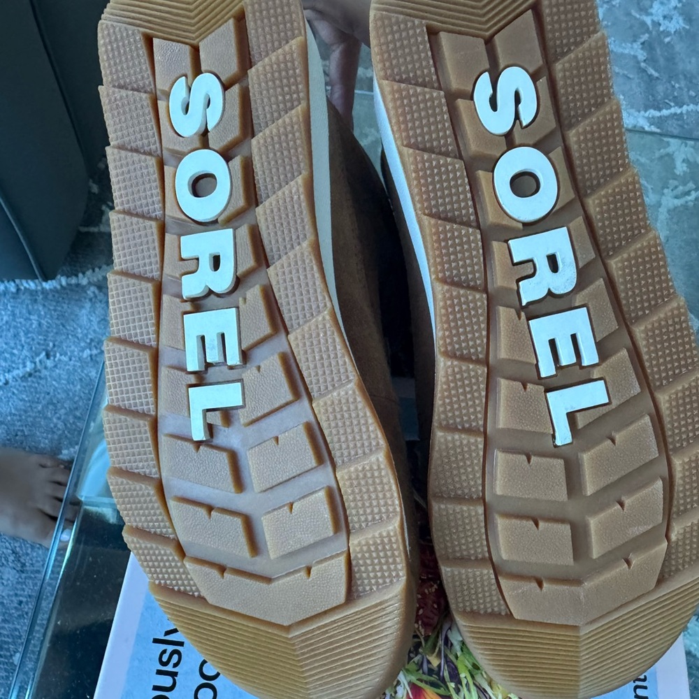 Brand New Sorel Brown Suede and Fleece Winter Boots - Picture 6 of 13